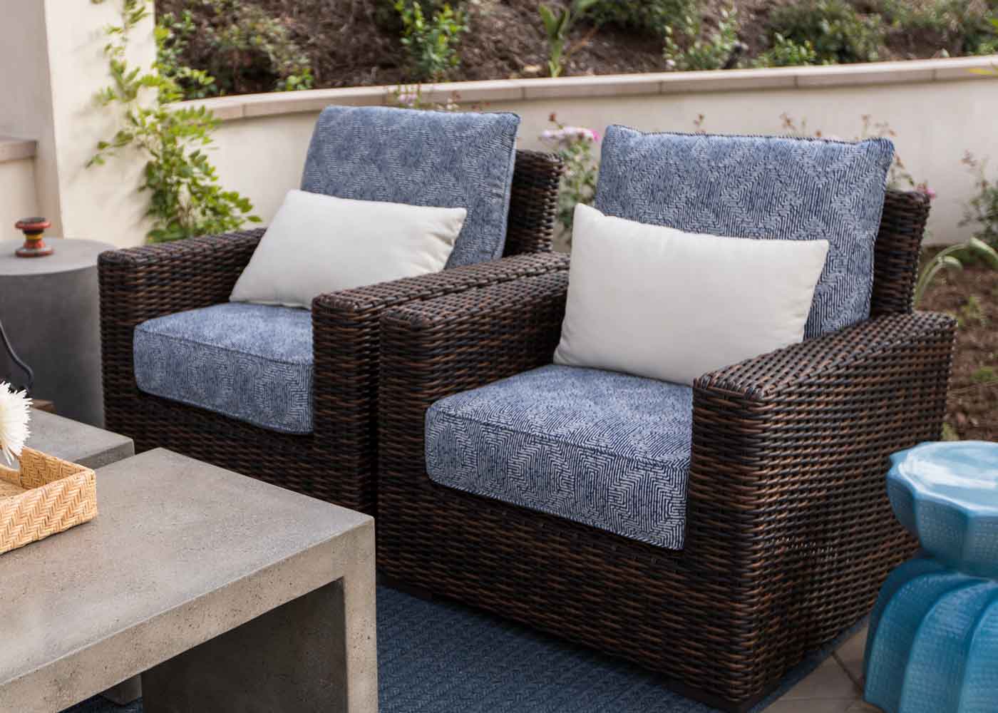 monetico-club-chair-blue-cushions